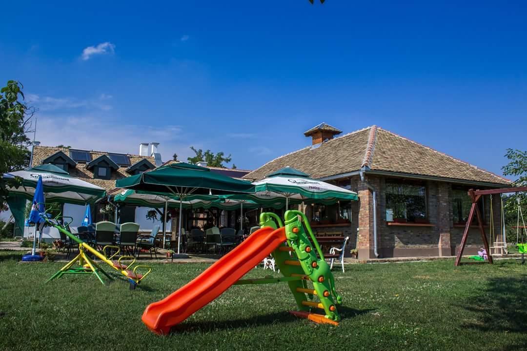 Salas Tatic Hotel Turija Ngoại thất bức ảnh