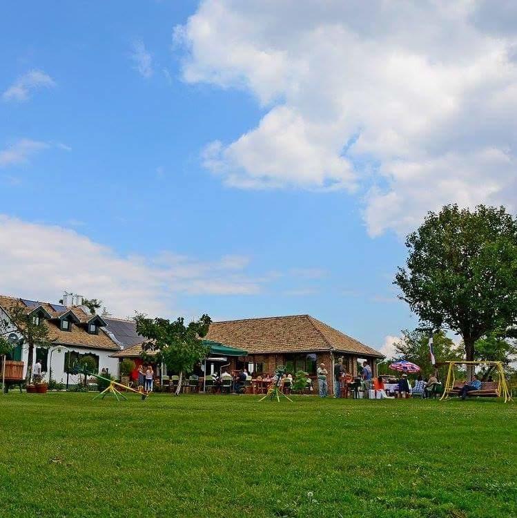 Salas Tatic Hotel Turija Ngoại thất bức ảnh