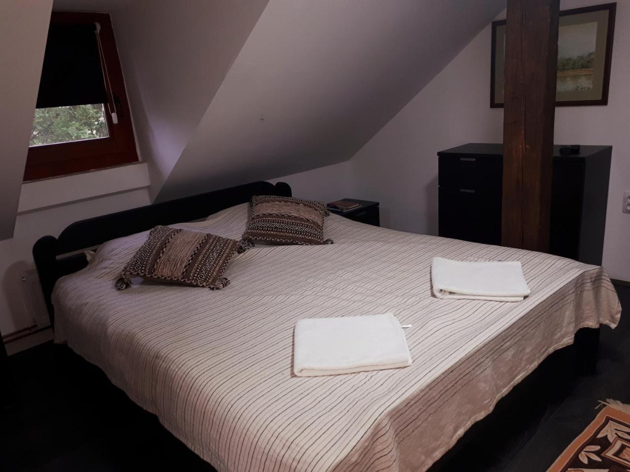 Salas Tatic Hotel Turija Ngoại thất bức ảnh